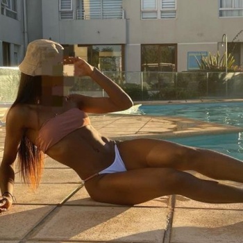 Mia, Elche