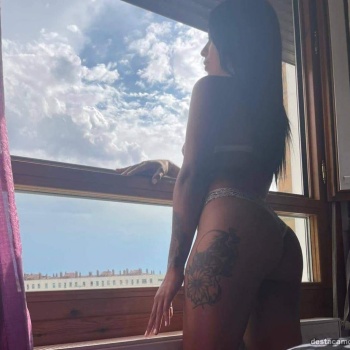 Descubre la magia de la sensualidad con mia, Alicante