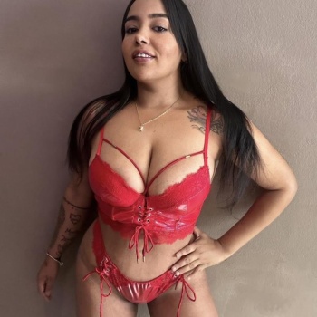 Latina morena y, Elche
