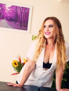 Hola guapos un gusto soy Alicia, una bella