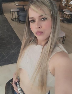 Hola soy una rubia actractiva de pasada por la ciudad