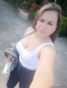 Latina exotica enttregada al momento