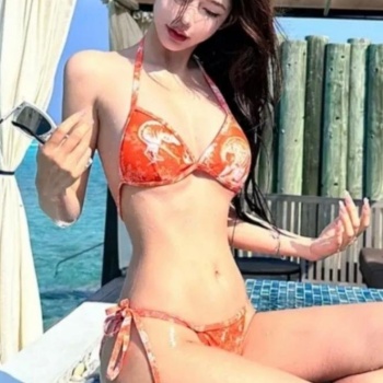 Chica de singapur 21 años llega benidorm y denia67, Benidorm