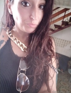 Chica guapa echa un bombonazo