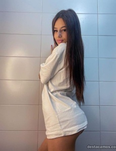 Morena estudiante muy atractiva jóvencita divertida en benidorm