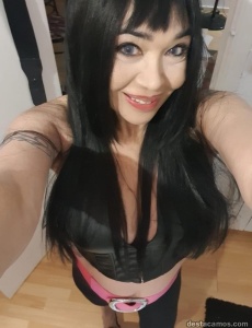 Estoy en torrevieja carla. A qué hora vienes?