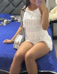 Dama de compañía extrovertida y amable