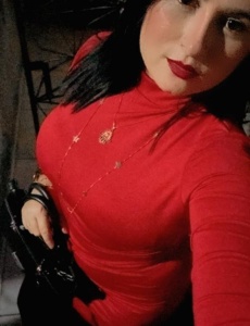 Soy larissa una chica primera vez en benidorm!