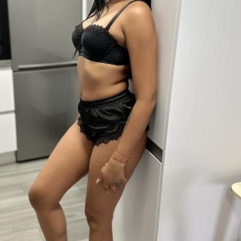 Camila jovencita cariñosa en almería, Alicante