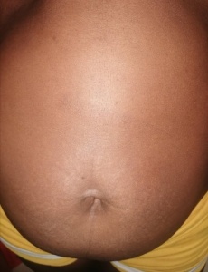 Novedad mulata embarazada tetas llenas de leche
