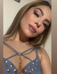 Hermosa y complaciente
