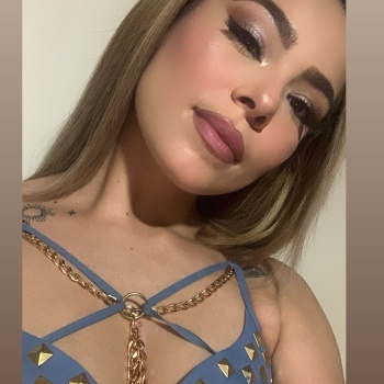 Hermosa y complaciente, Alicante