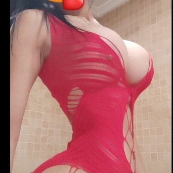 Latina morena muy cachonda con curvas importantes, Elche