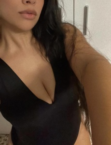 Melody, precioso cuerpo de curvy️
