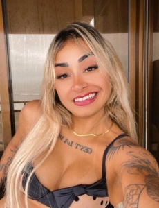 Gabriella castilhos, 23 años, brasileña. Ven a divertirte y a desconectar de la rutina conmigo.
