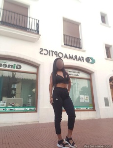 Dama delicada en masajes