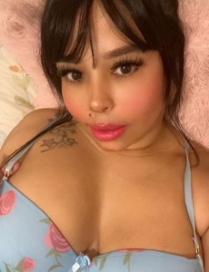 Chica en casa privatim alegrÍa de vivir