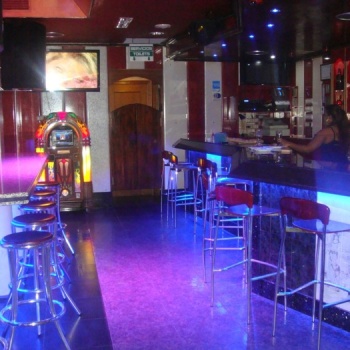 Buscamos chicas para night club en benidorm, Benidorm