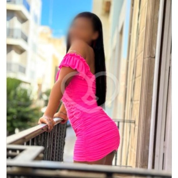 Hermosa morena latina, Alicante