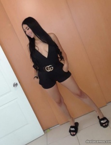 Joven masajista independiente alojada en chalet