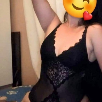 Hola mis amores de paso en tu ciudad si le gusta salir un pelin de la rutina soy la mejor compañia disponible a cualquie, Alicante