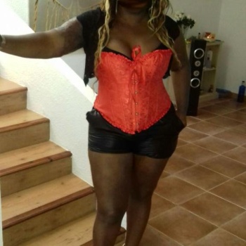 Kamelia 35 años, divertida, y muy cariÑosa, Denia