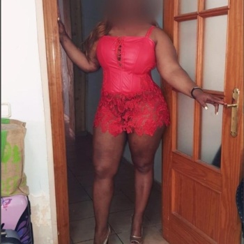 Kamelia 35, dulce, divertida y muy mimosa, Denia