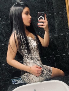 Camila nueva jovencita recién llegada
