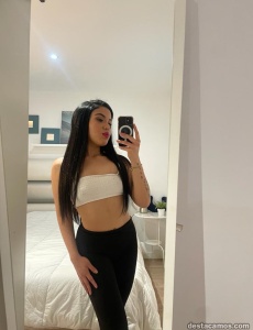 Hola mis amores me llamo camila soy una joven delgada totalmente