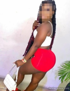 Chica joven, morena y latina, ven a conocerme