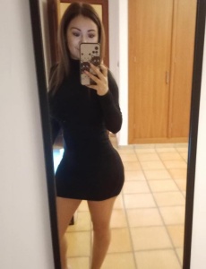 Bienvenidos amores️... Soy Mía, una hermosa jovencita con