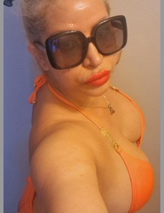 Mis amores últimos días en vic no te lo pierdas esta hermosa rubia selecto con idad, calidez, y sensua