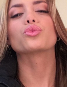 Chica y divertida