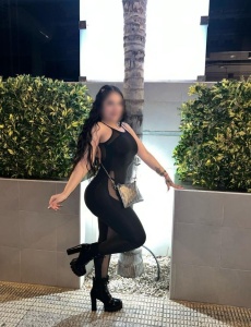 ¡Saludos! Soy Sofia, una guapa chica colombiana con