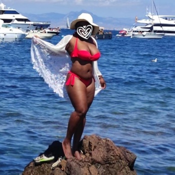 Sara chica dulce ,manos. De cedas, Torrevieja