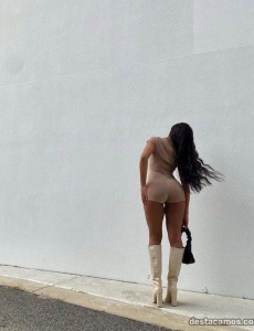 Soy una mujer adorable con un cuerpo precioso