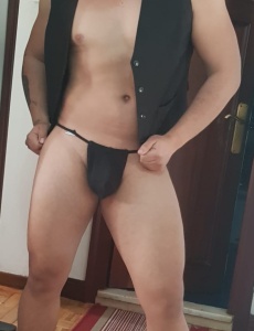 Chico dominante, cachondo, posesivo, fiestero.