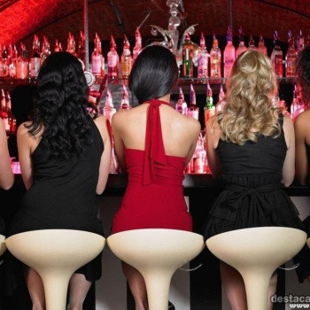 Chicas de saturno ' pilar de la horadada playa', Pilar de la Horadada