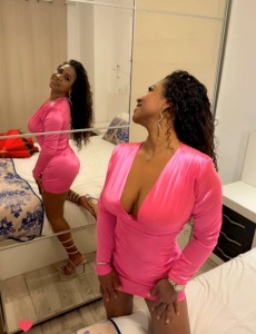 Morena hermosa y sexy.
