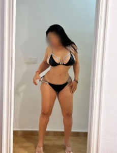 Madurita cachonda y humedita en torrevieja