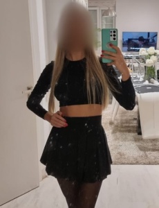 Rubia de lujo elegante y distinguida