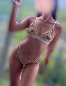 Amor soy una hermosa flaca cachonda