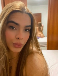Chica trans, totalmente femenina, atrévete a todo