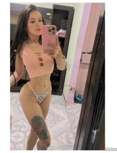 Flaca con hermoso cuerpo