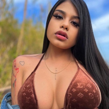 Belleza colombiana y un toque de travesura, Alicante