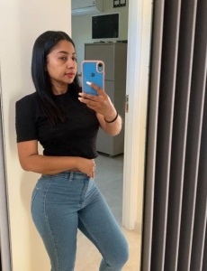 Cariño soy Tamara colombiana y estoy por unas