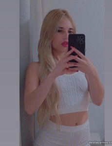 Bella jovencita colombiana preciosa con trata espectacular