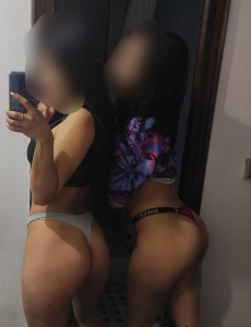 Amigas de vacaciones buscando divertirse!!