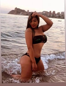 Estrella hermosa latina llena de cariÑo