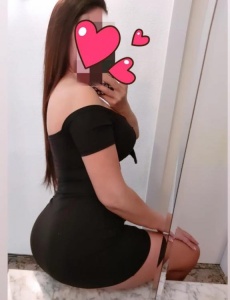 Hermosa morena solo para caballeros